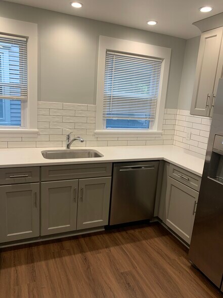 Building Photo - 152 Rosedale St