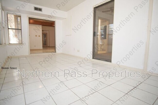 Building Photo - 1808 Gurss Pl