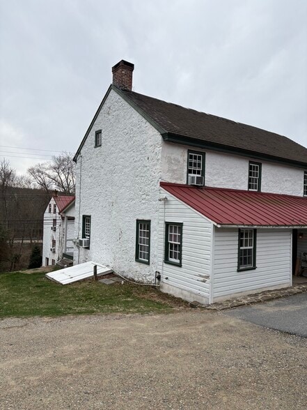 Back of house kitchen addition - 3380 Coventryville Rd