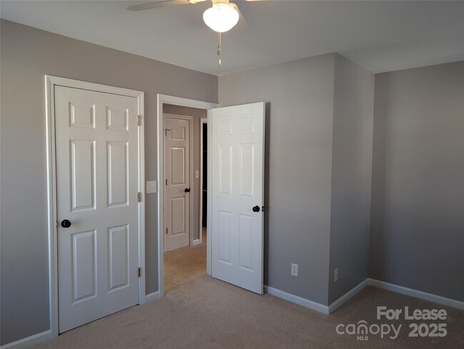 Building Photo - 160 Stone Ridge Ln