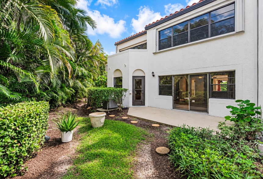 Building Photo - 6670 Villa Sonrisa Dr