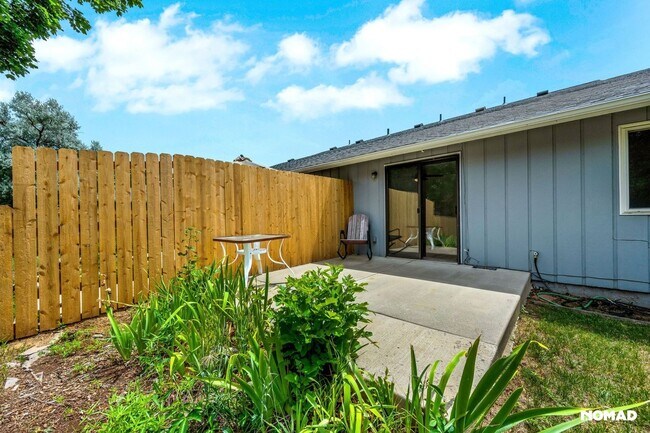 Building Photo - Newly Renovated 4BR Duplex in SW Loveland