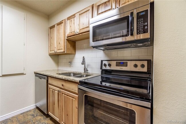 Building Photo - 2 bedroom condo for immediate rental ** SE...