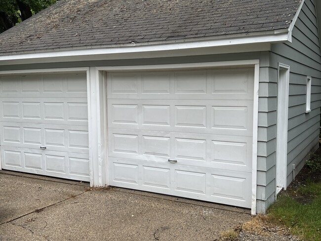 Garage - 4228 Prairie St SW