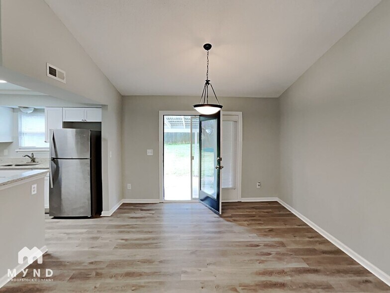 Building Photo - 6202 Blue Jay Ln