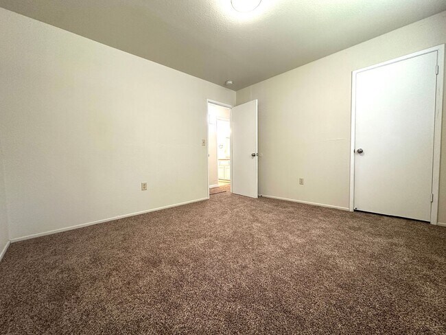 Building Photo - 525 Downing Ln