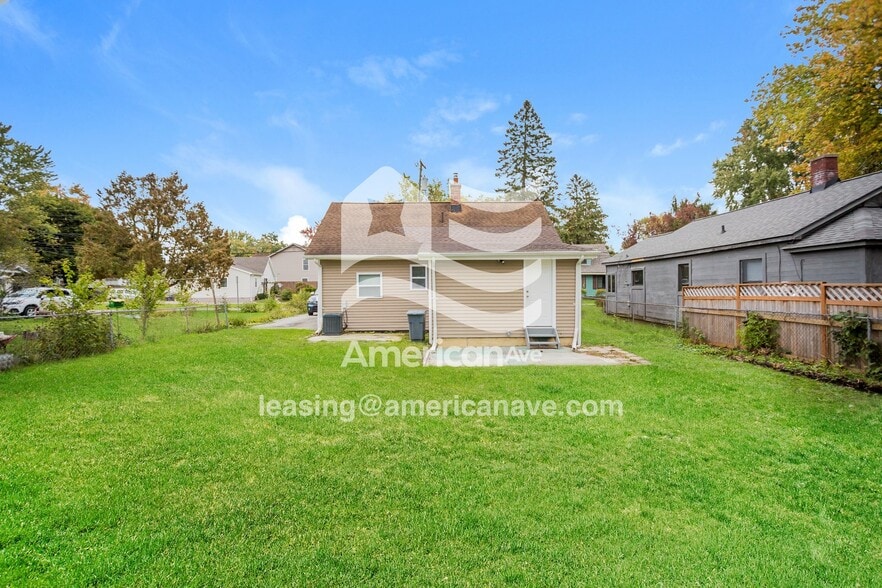 Building Photo - 1732 Sylvan Glen