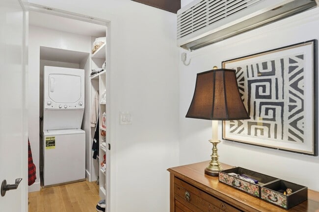Building Photo - Epic custom remodel on this 1930s Spanish-style home near Downtown Willow Glen!