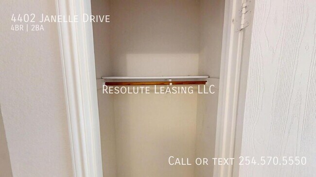 Building Photo - 4402 Janelle Dr