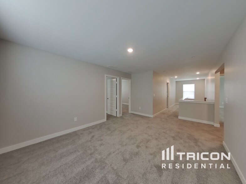 Building Photo - 1303 Eton Wy