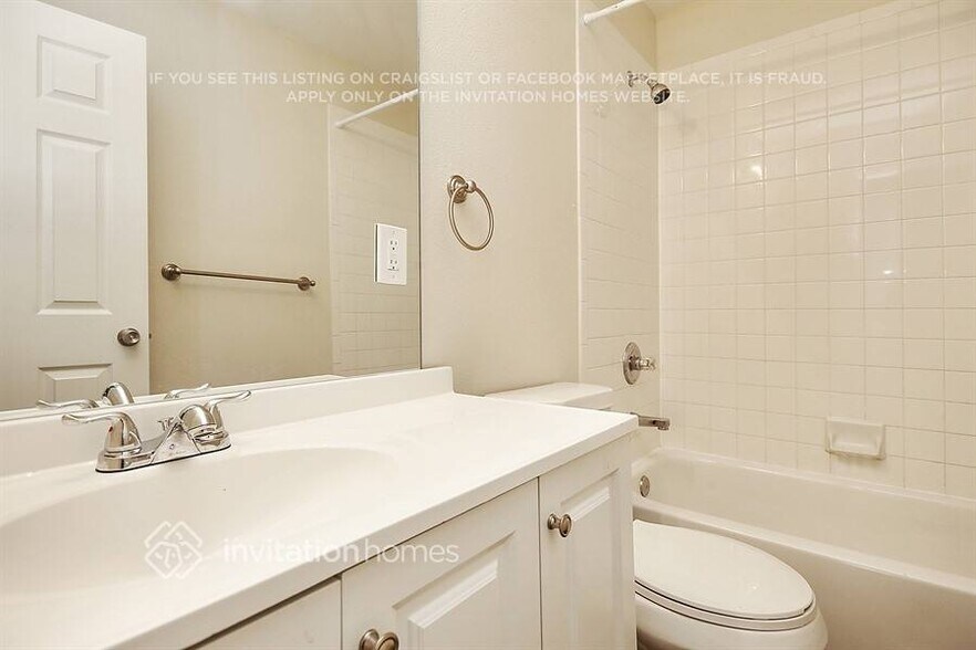 Building Photo - 882 Rancher Dr