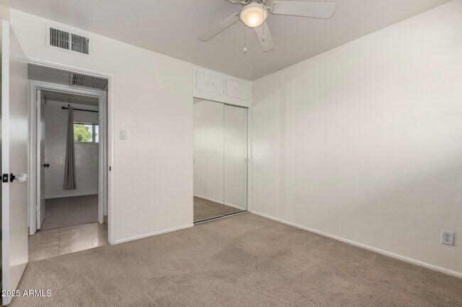 Building Photo - 6925 E Rancho Vista Dr