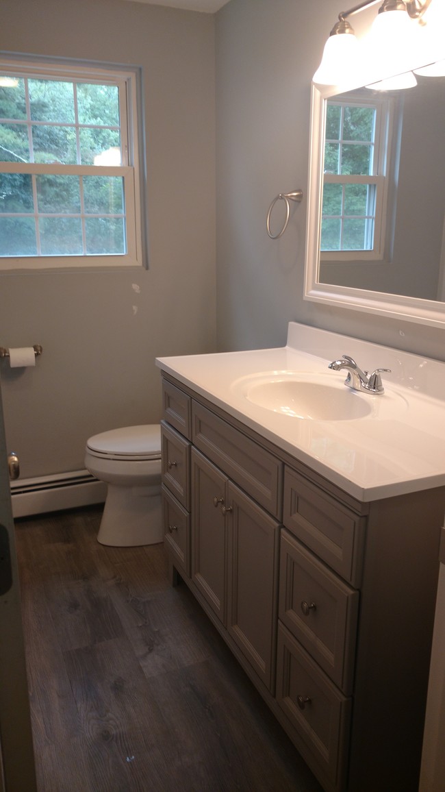 2nd floor full bath - 37 Porcupine Cir