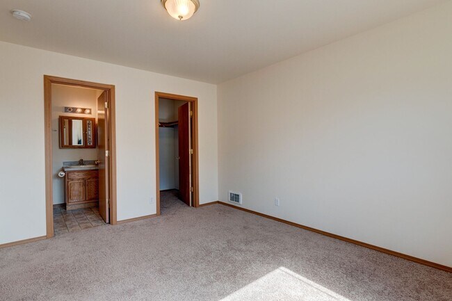 Building Photo - 1245-1431 NW Falls Creek Lp
