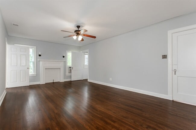 Building Photo - 5705 Ross Ave