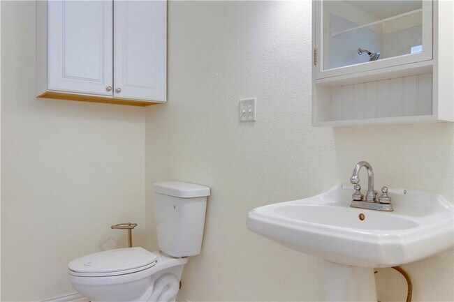 Building Photo - 1713 Cullen Ave