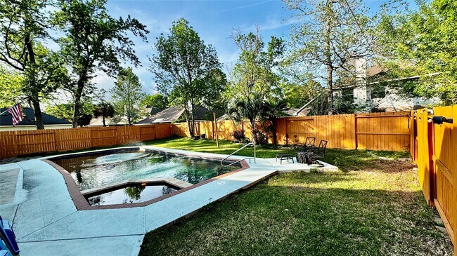 Building Photo - 14506 Wadlington Dr