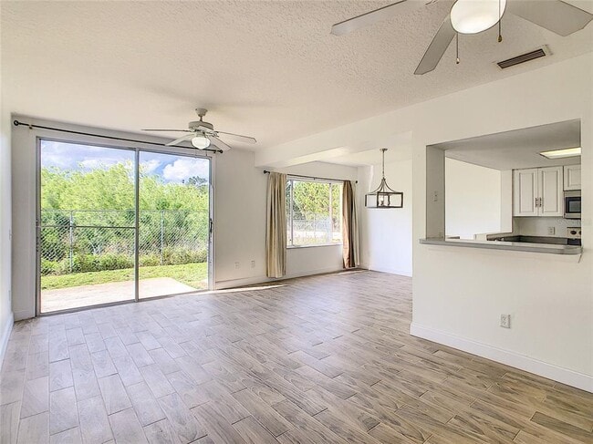 Building Photo - 111 Washington Palm Loop