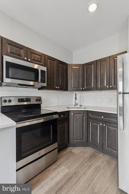 Building Photo - 21 E Price St