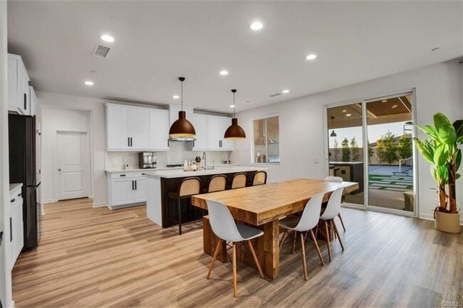 Building Photo - Stunning and Spacious 5BR 3BA Home w/ Solar Panels + Community Pool + Basketball/Tennis Court + S...