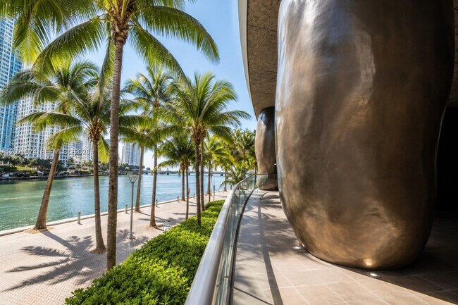 Building Photo - 475 Brickell Ave