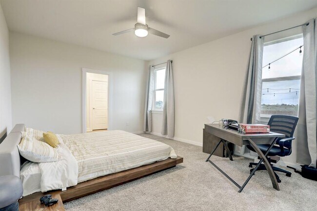 Building Photo - 113 Filifera Ct