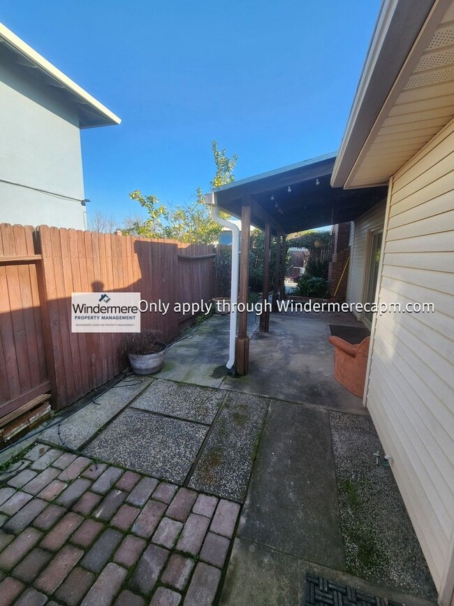 Building Photo - Foothill Farms Gem