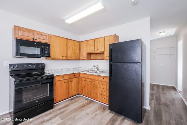 Building Photo - 9412 Titan Dr