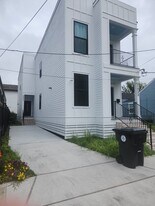 Building Photo - 2033 Conti St