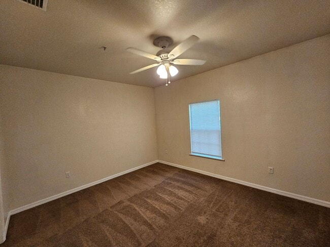 Building Photo - 2/2 ( Eagle Trace) Charming, updated townhome