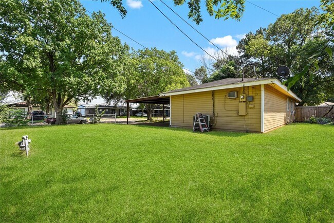 Building Photo - 2817 Lancaster Ln