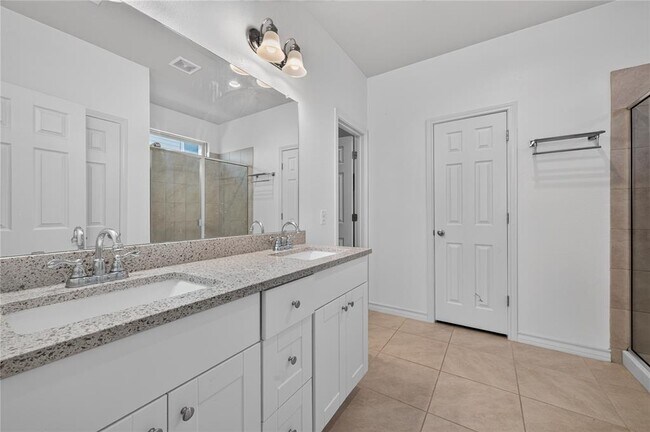 Building Photo - 7634 Leonardo Dr