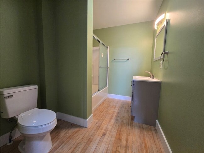 Building Photo - 27 E Main St