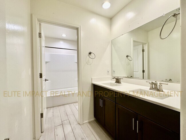 Building Photo - 7201 S Via Gaucho Viejo