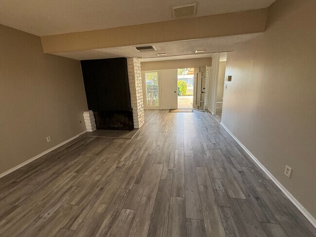 Building Photo - Victorville Green Tree Home- Refurbished 4 Bedrooms, 2 Bathrooms, New Paint,