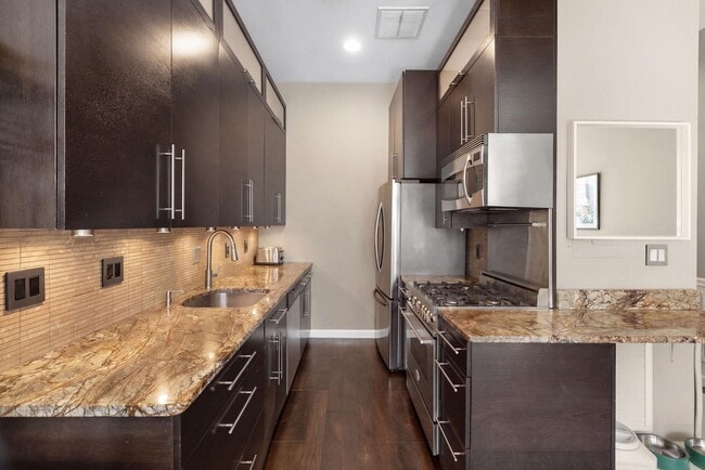 Building Photo - 222 Clinton St