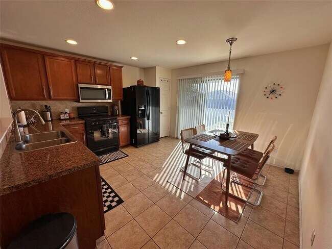 Building Photo - 484 Moonwalker Trail