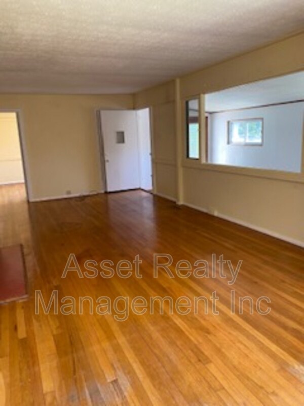 Building Photo - 150 Outer Dr