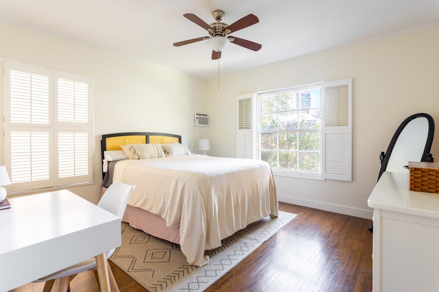 Bedroom - 1290 Devon Ave