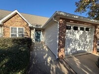 Building Photo - Beautiful 2 Bed 2 Bath Villa with 1 Car Garage! Available now!