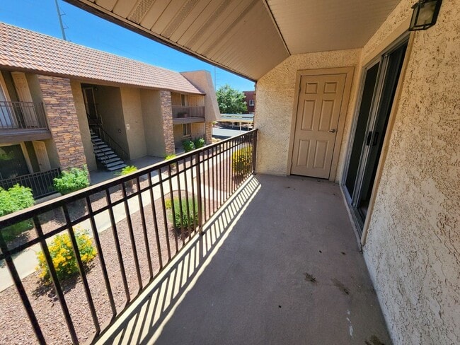 Building Photo - Nice Guard Gated Bella Vita Unit with larg...