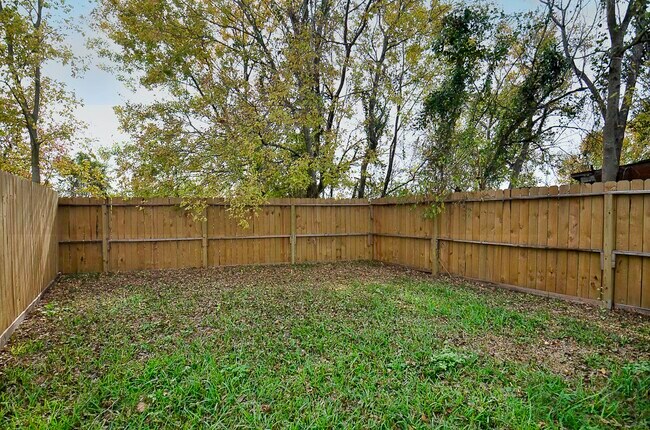 Building Photo - 9312 Waller St