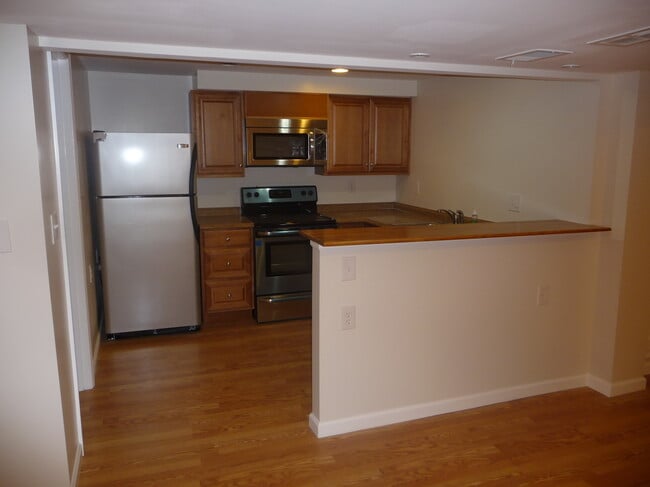 Building Photo - 5329 Queensberry Ave