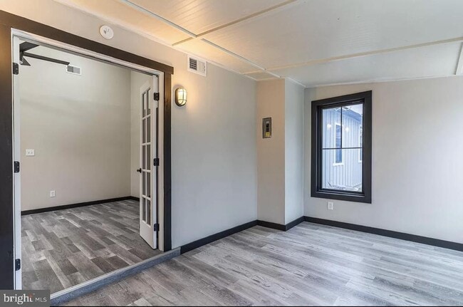 Building Photo - 259 Pinecrest Dr