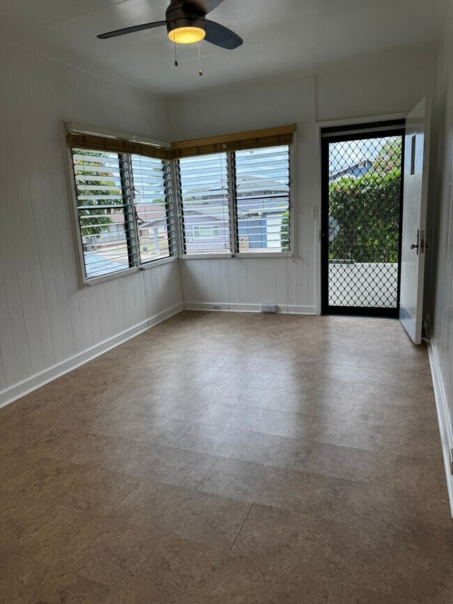 Building Photo - Charming 2/1/2 House on Hinano St. in the Kaimuki/Diamond Head area