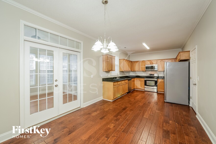 Building Photo - 6052 Glen Way Dr