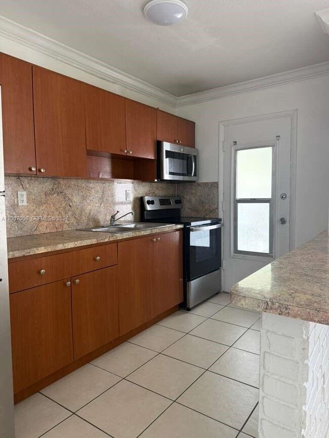 Building Photo - 890 NW 45th Ave