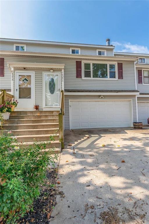Building Photo - 1425 Martway Cir