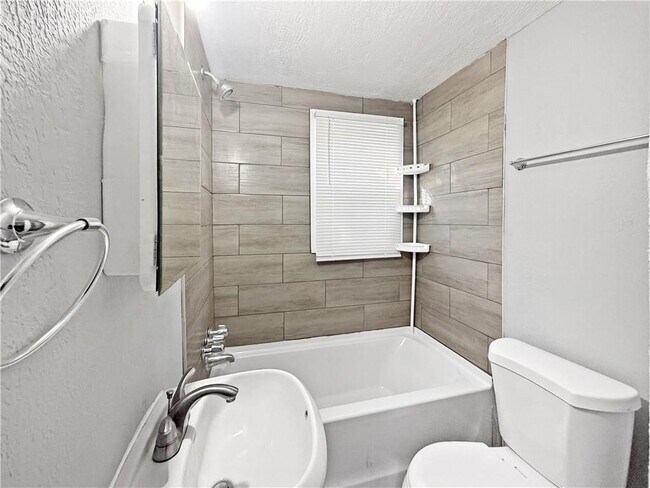 Building Photo - 109 Vine St SW