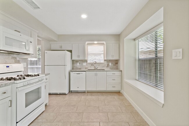 Building Photo - 69 Fallshire Dr